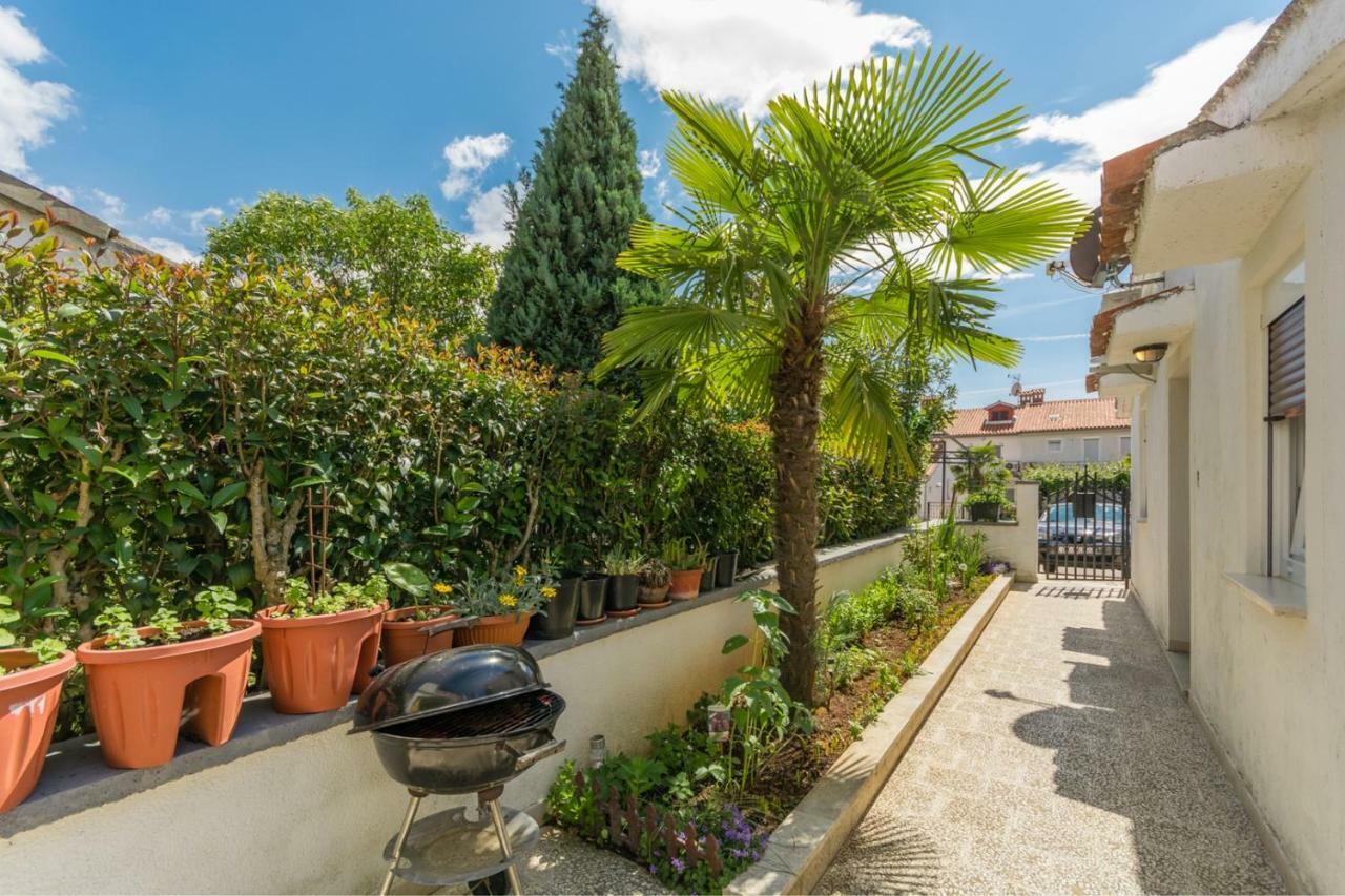 Apartments Radmila Porec Exterior photo